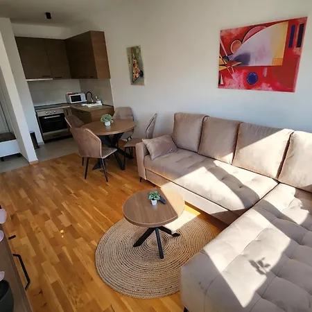 Ada Nostra Apartment *